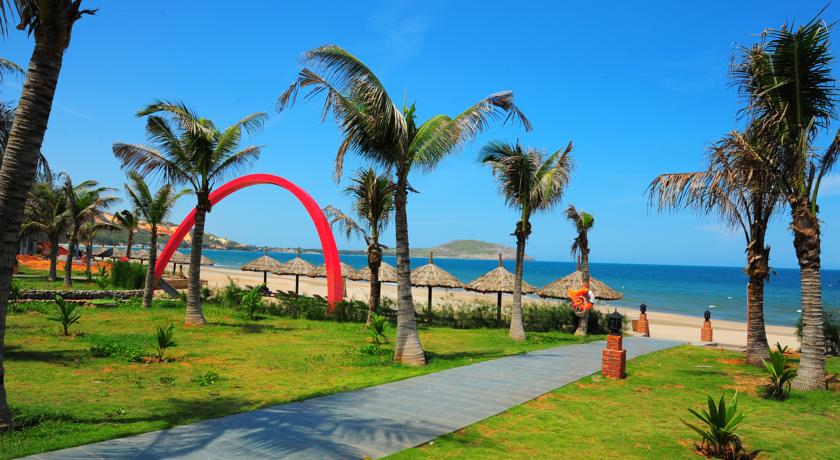 Частный пляж и сад отеля Sandunes Beach Resort & Spa, Муйне, Фантхьет, Вьетнам