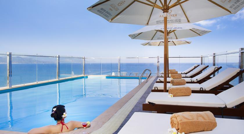 Терраса у бассейна