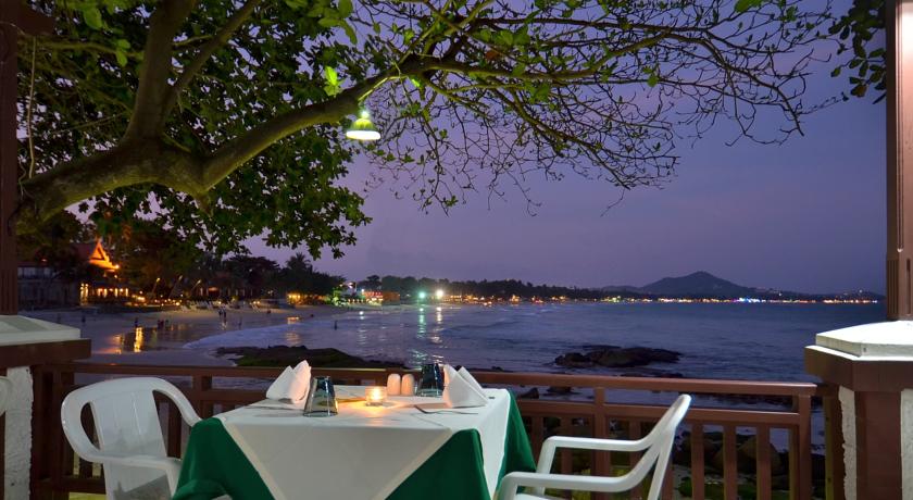 В ресторане вечером