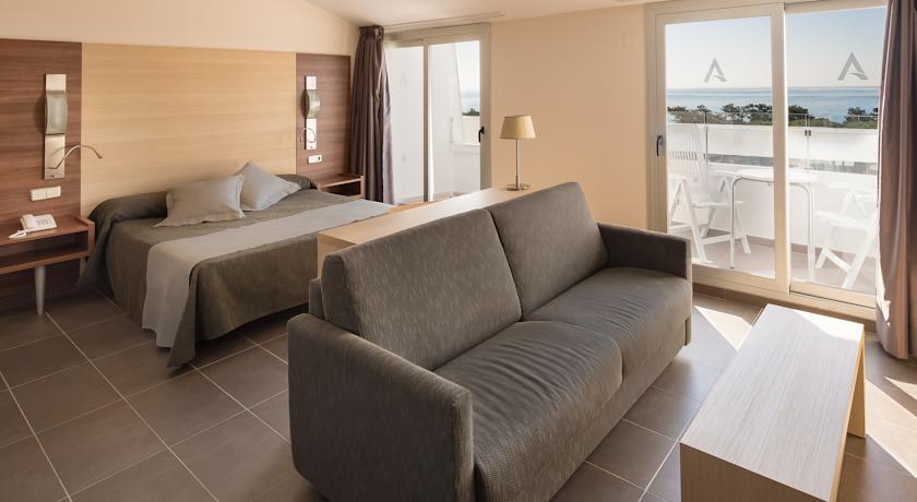 Номера в отеле Aqua Hotel Aquamarina & Spa, Коста дель Маресме, Испания