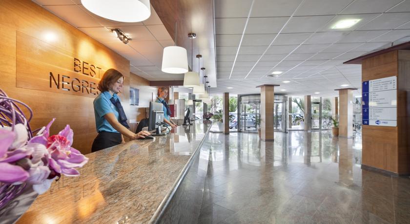 Рецепция в холле