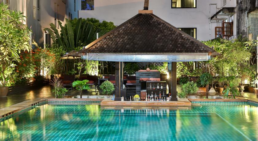 Бар у бассейна