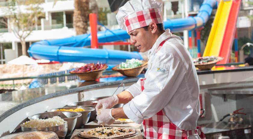 Ресторан у бассейна