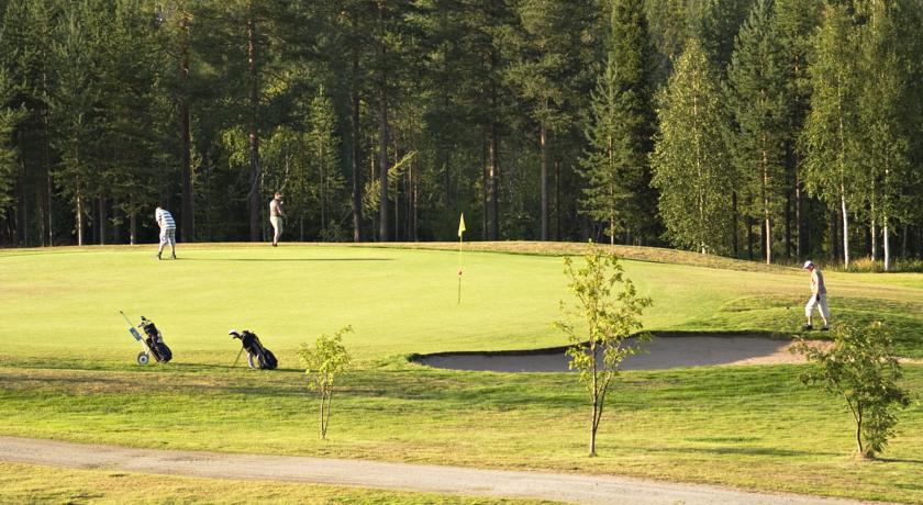 Поле для гольфа недалеко от отеля