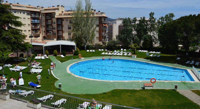 Территория у бассейна