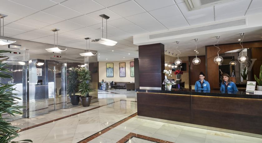 Рецепция в холле