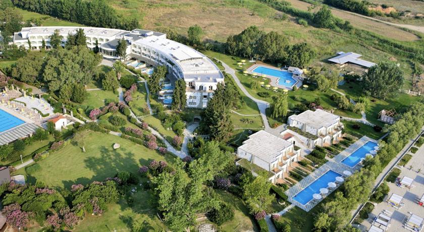 Территория отеля, вид сверху