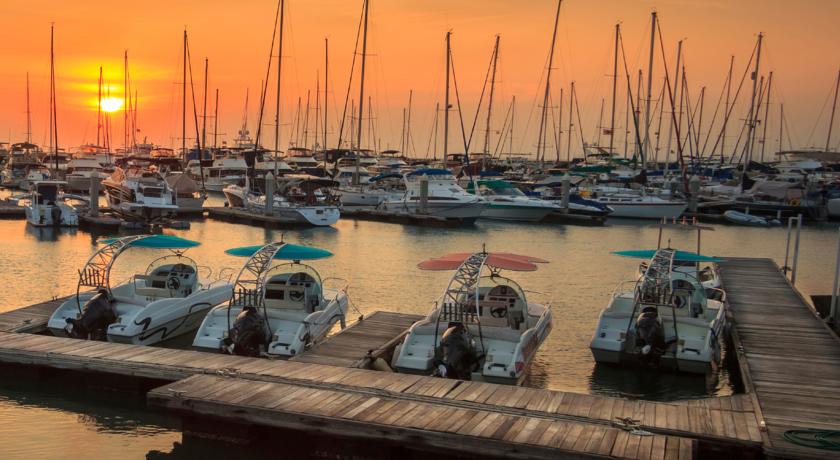 Яхт-клуб находится в 6 минутах ходьбы от отеля