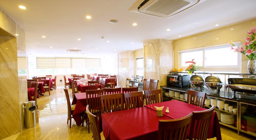 В ресторане