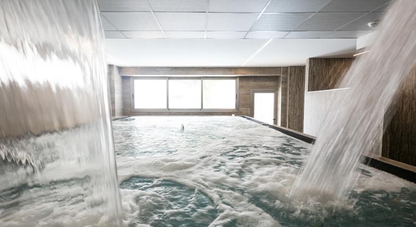 Крытый бассейн