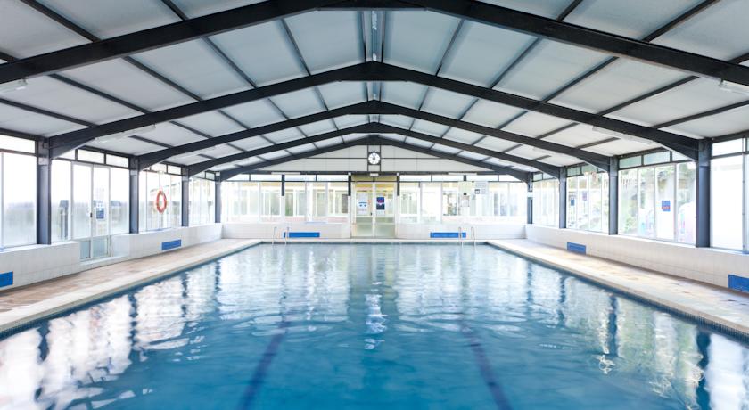 Крытый бассейн