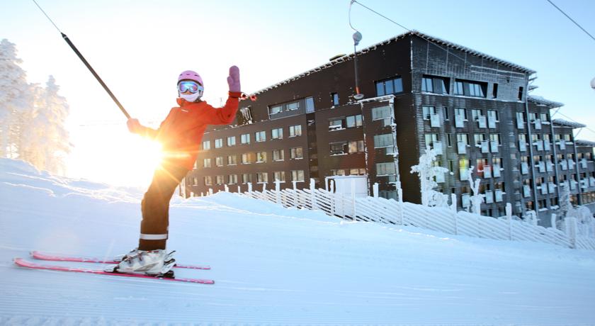 Отель находится рядом со спуском