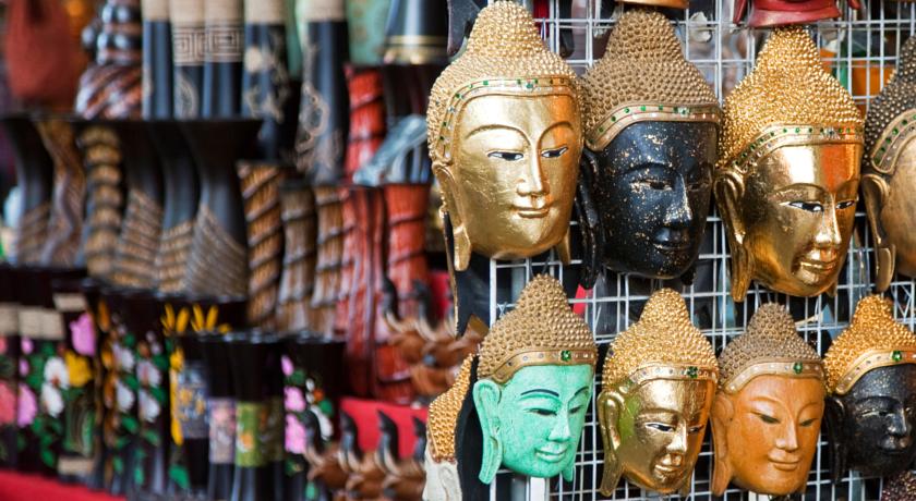 Ночной рынок Карон находится в 2 минутах ходьбы от отеля