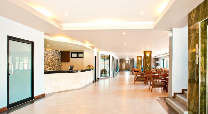 Рецепция в холле