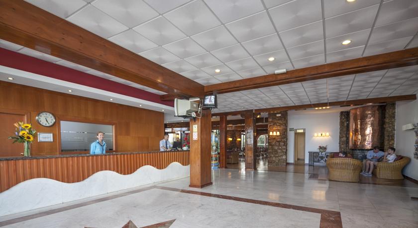 Рецепция в холле