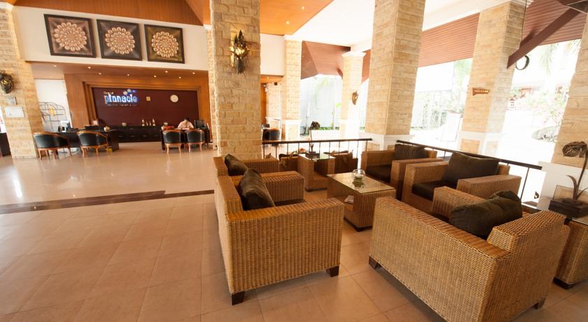 Рецепция в холле