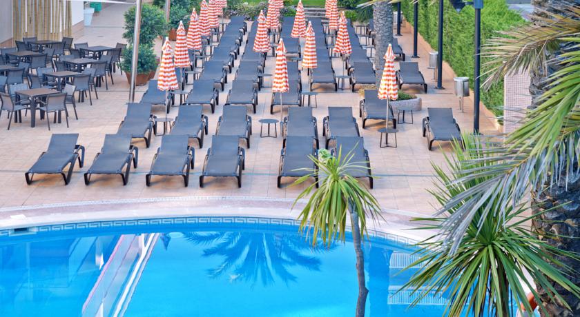 Терраса у бассейна