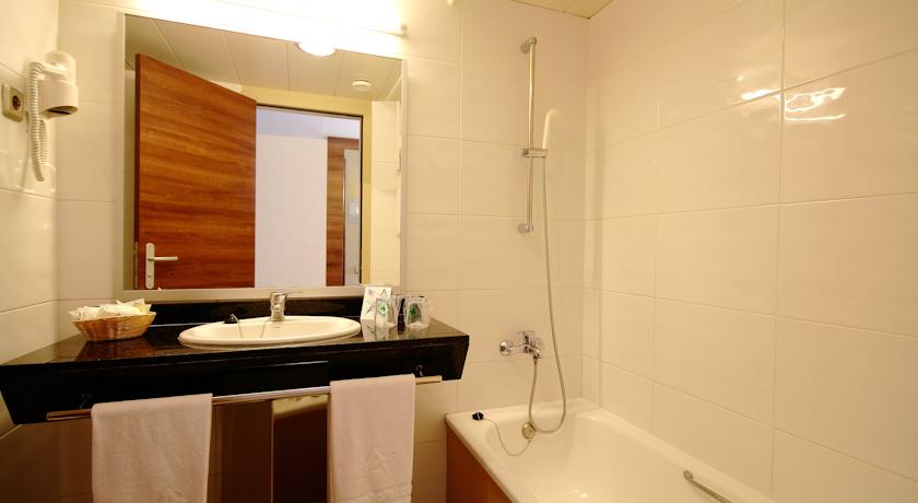 Номера в отеле Aqua Hotel Aquamarina & Spa, Коста дель Маресме, Испания