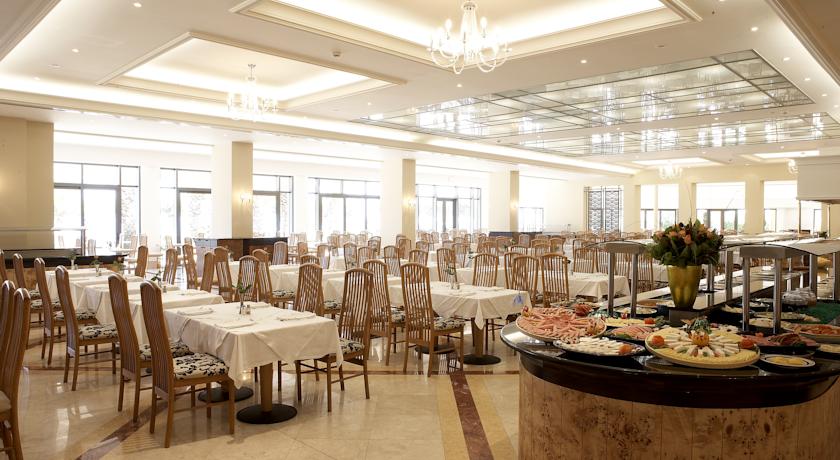 Ресторан со шведским столом