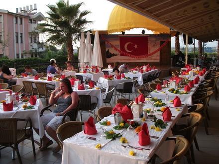 Терраса ресторана в отеле Side Royal Paradise, Кумкой, Сиде, Турция