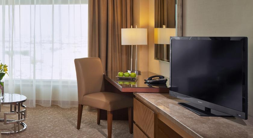 Номера в отеле Al Ghurair Rayhaan by Rotana, Дубай, ОАЭ