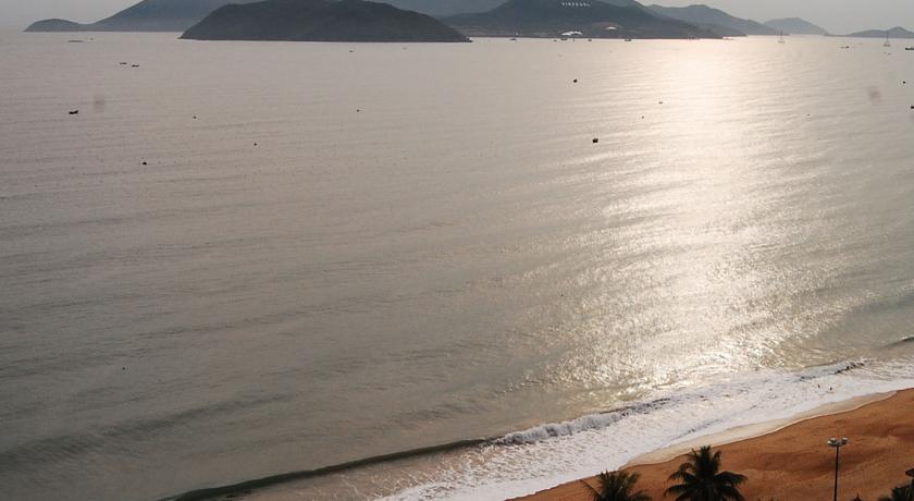 Пляж находится в 400 метрах от отеля