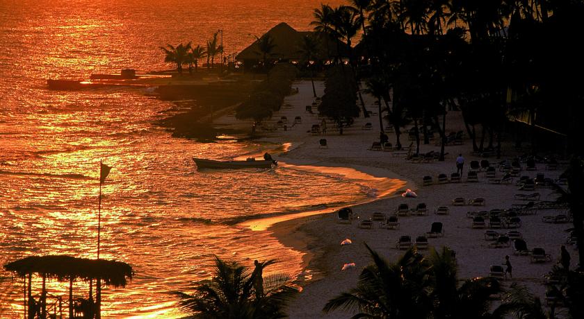 Побережье на закате