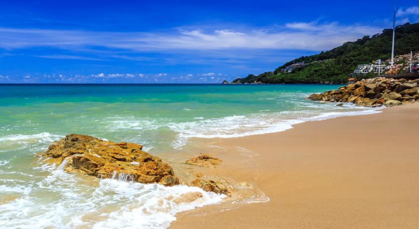 Пляж в 17 минутах ходьбы от отеля