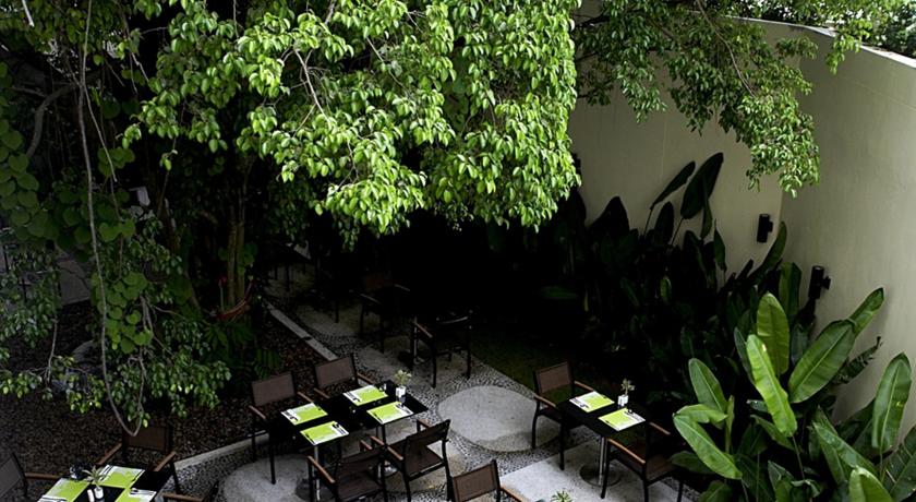 Терраса в саду