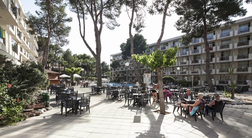 Терраса в саду