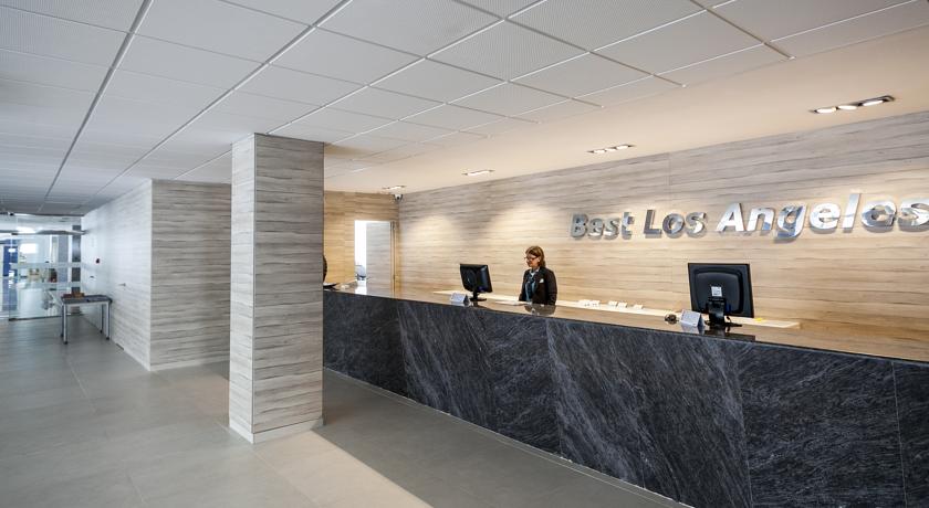 Рецепция в холле