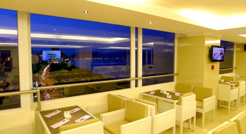 В ресторане