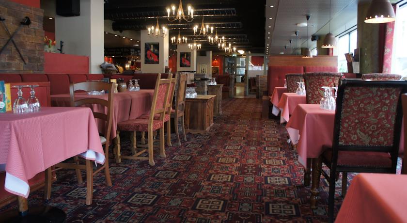 В ресторане