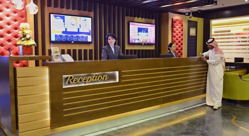 Рецепция в холле