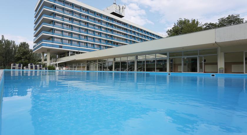 Открытый бассейн