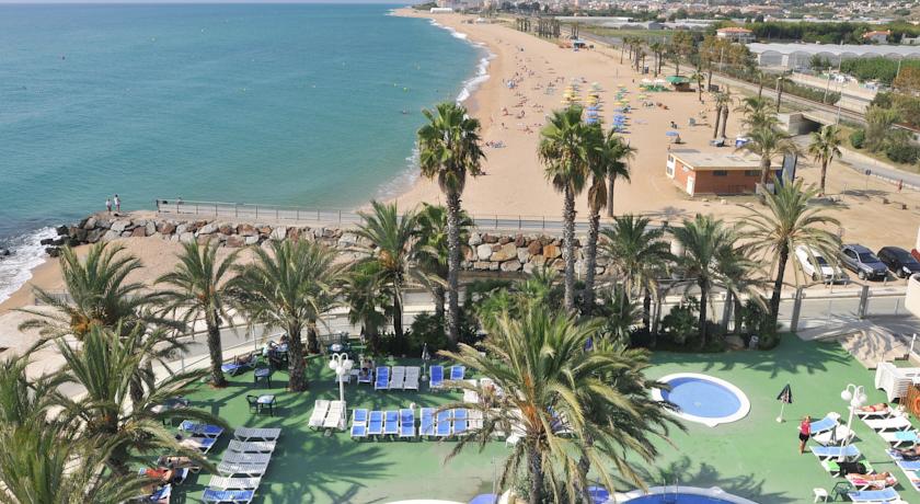 Побережье у отеля