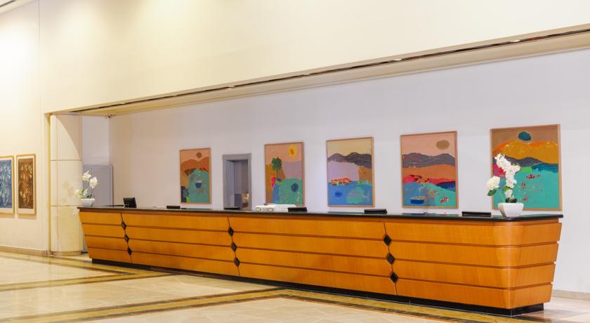 Рецепция в холле