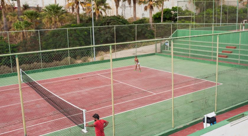 Теннисные корты