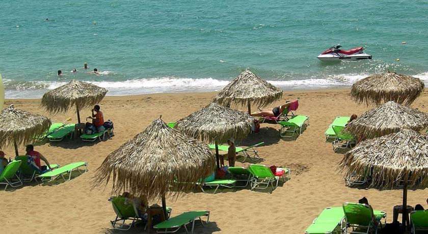 Пляж в 1,5 км от отеля
