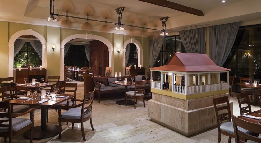 В ресторане