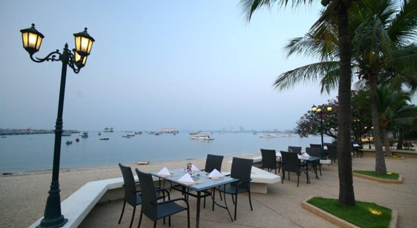 Терраса на пляже