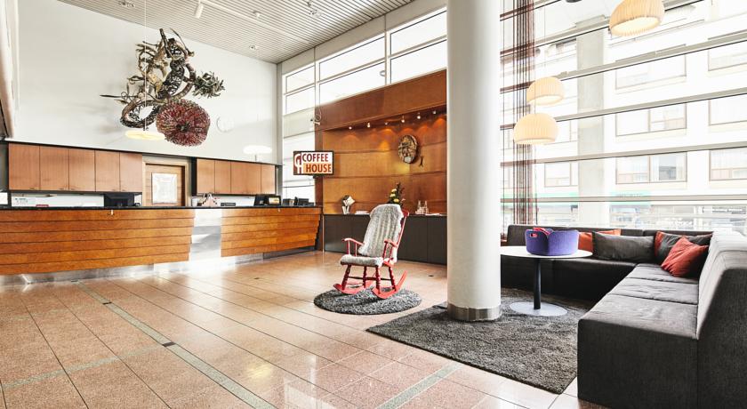 Рецепция в холле