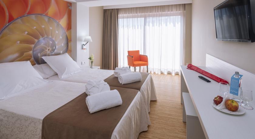 Номера в отеле Sumus Hotel Stella & Spa, Коста дель Маресме, Испания