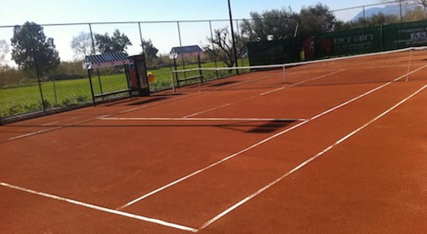 Теннисный корт