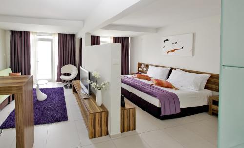 Номера в отеле Club Hotel Riviera, Игало, Черногория