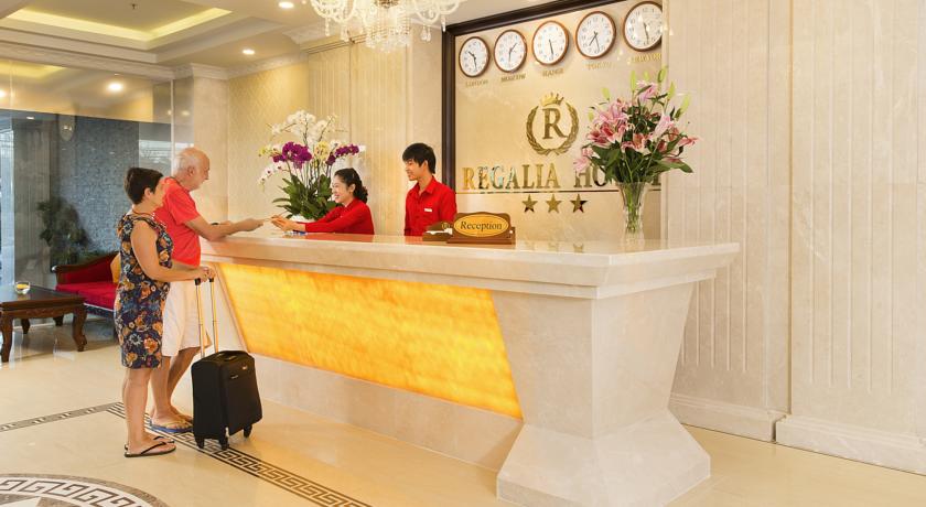 Рецепция в холле