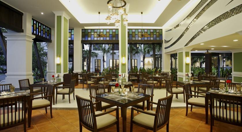 В ресторане