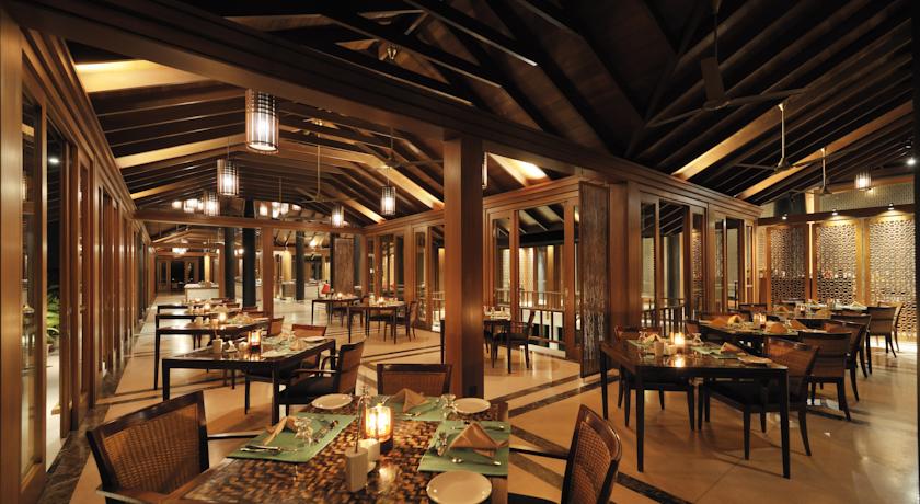 В ресторане