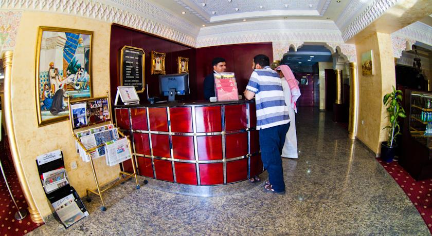 Рецепция в холле