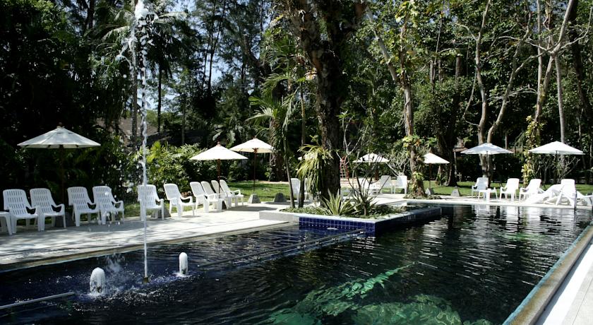 Бассейн и терраса